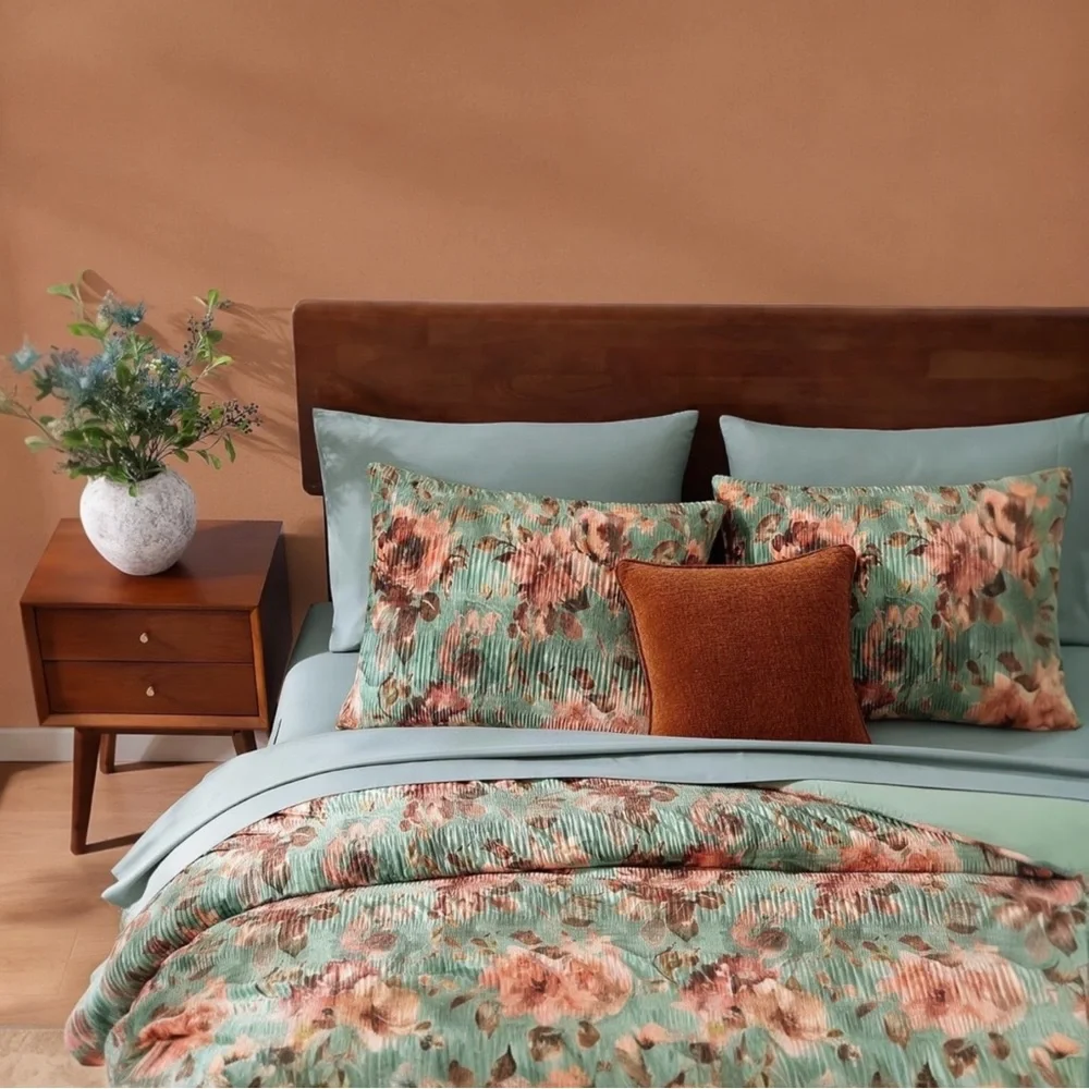 NEW Anthro 7 Piece Green Velvet Boho Queen / King Bedding Comforter & Sham Set